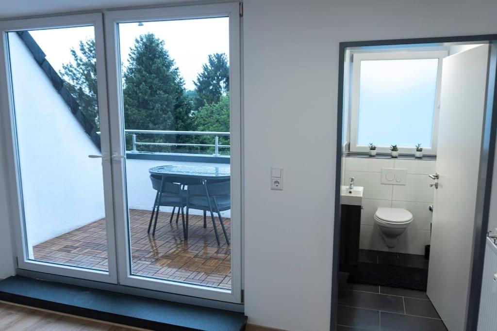 Moderne Ferienwohnung In Gelsenkirchen-Schalke Fuer 1 Bis 7 Personen Mit Terrasse, Ideal Fuer Gruppen & Stadionbesuche Exterior photo