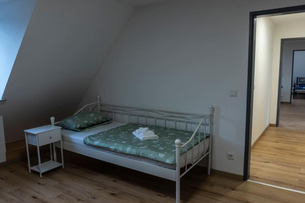 Moderne Ferienwohnung In Gelsenkirchen-Schalke Fuer 1 Bis 7 Personen Mit Terrasse, Ideal Fuer Gruppen & Stadionbesuche Exterior photo