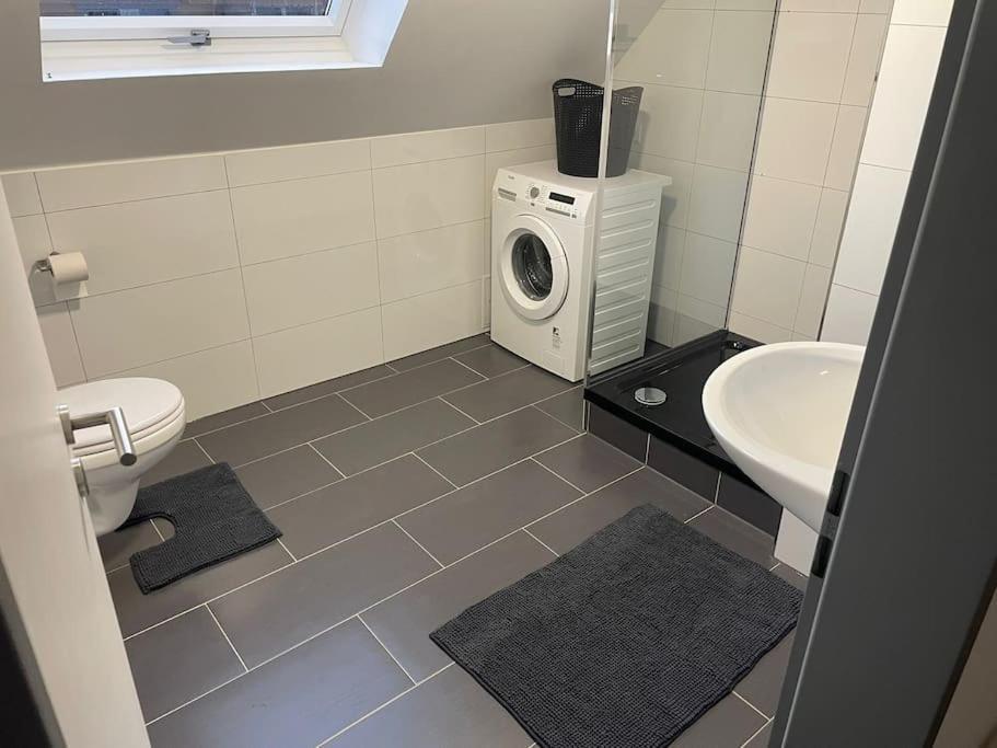 Moderne Ferienwohnung In Gelsenkirchen-Schalke Fuer 1 Bis 7 Personen Mit Terrasse, Ideal Fuer Gruppen & Stadionbesuche Exterior photo