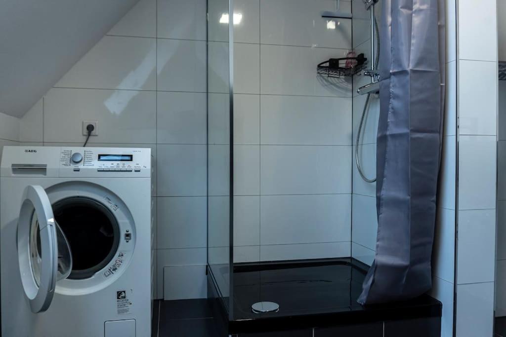 Moderne Ferienwohnung In Gelsenkirchen-Schalke Fuer 1 Bis 7 Personen Mit Terrasse, Ideal Fuer Gruppen & Stadionbesuche Exterior photo