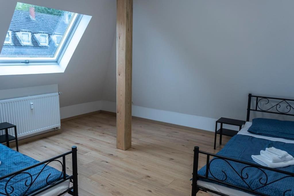 Moderne Ferienwohnung In Gelsenkirchen-Schalke Fuer 1 Bis 7 Personen Mit Terrasse, Ideal Fuer Gruppen & Stadionbesuche Exterior photo