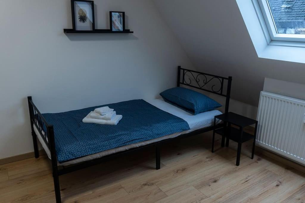 Moderne Ferienwohnung In Gelsenkirchen-Schalke Fuer 1 Bis 7 Personen Mit Terrasse, Ideal Fuer Gruppen & Stadionbesuche Exterior photo
