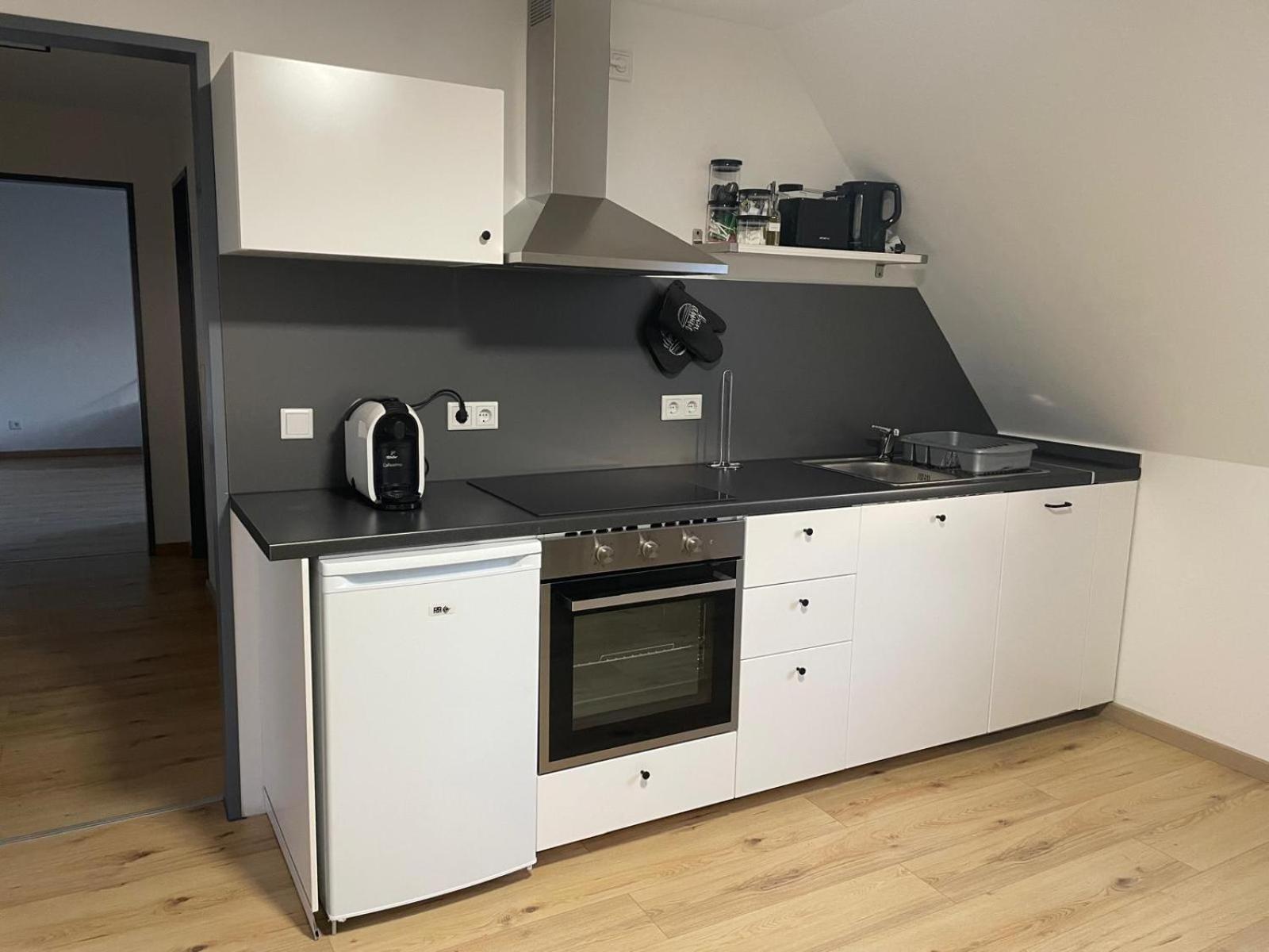 Moderne Ferienwohnung In Gelsenkirchen-Schalke Fuer 1 Bis 7 Personen Mit Terrasse, Ideal Fuer Gruppen & Stadionbesuche Exterior photo