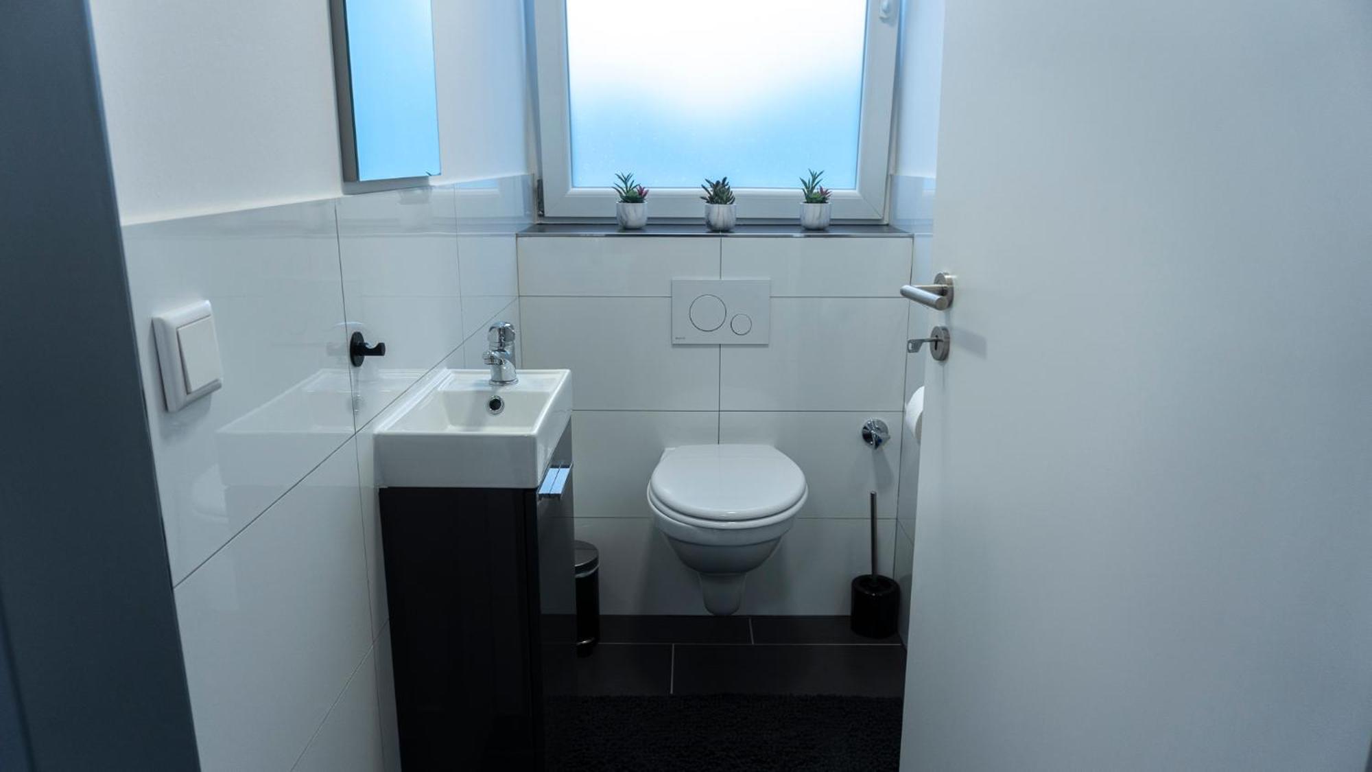 Moderne Ferienwohnung In Gelsenkirchen-Schalke Fuer 1 Bis 7 Personen Mit Terrasse, Ideal Fuer Gruppen & Stadionbesuche Exterior photo