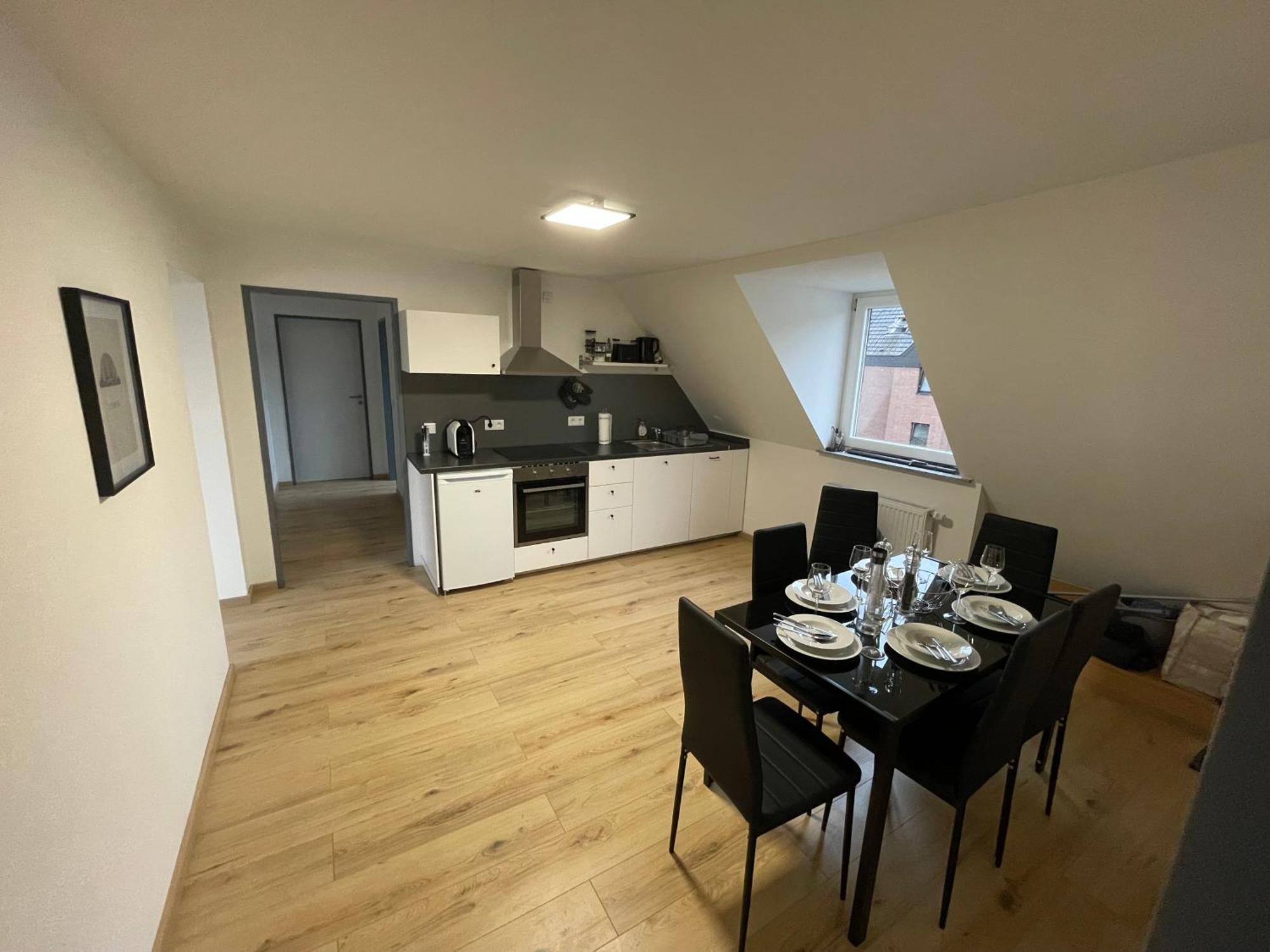 Moderne Ferienwohnung In Gelsenkirchen-Schalke Fuer 1 Bis 7 Personen Mit Terrasse, Ideal Fuer Gruppen & Stadionbesuche Exterior photo